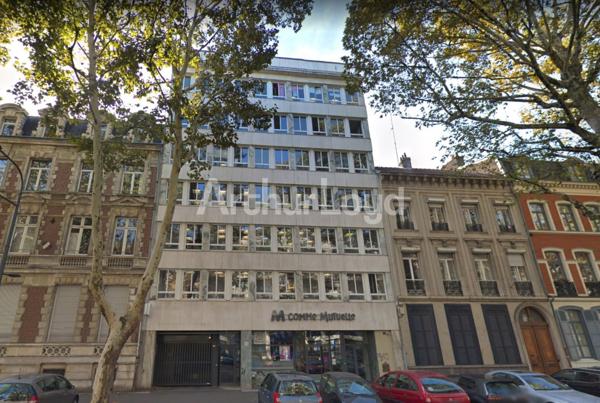Bureaux à louer à Lille Centre - Immeuble ERP avec parkings en sous-sol et terrasse