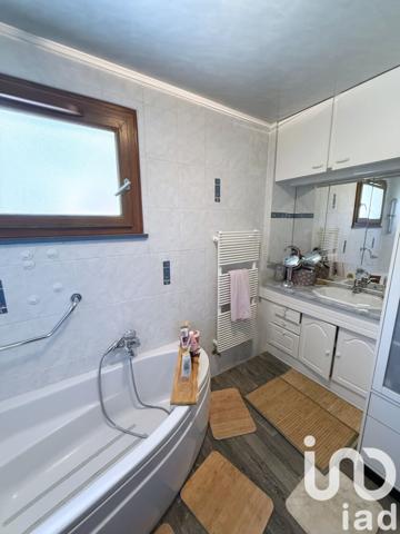 Maison à vendre 8 pièces 171 m² Injoux-Génissiat