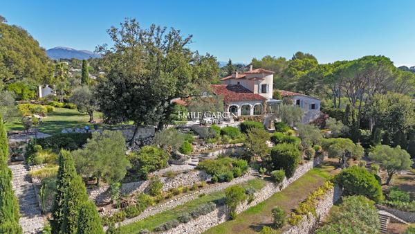 A vendre. Mougins Village - Demeure de prestige avec vue panoramique mer