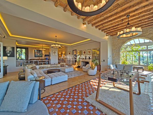 A vendre. Mougins Village - Demeure de prestige avec vue panoramique mer