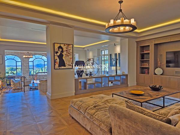 A vendre. Mougins Village - Demeure de prestige avec vue panoramique mer