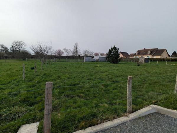 Terrain constructible et viabilisé 585 m2 (Neuilly sur eure)