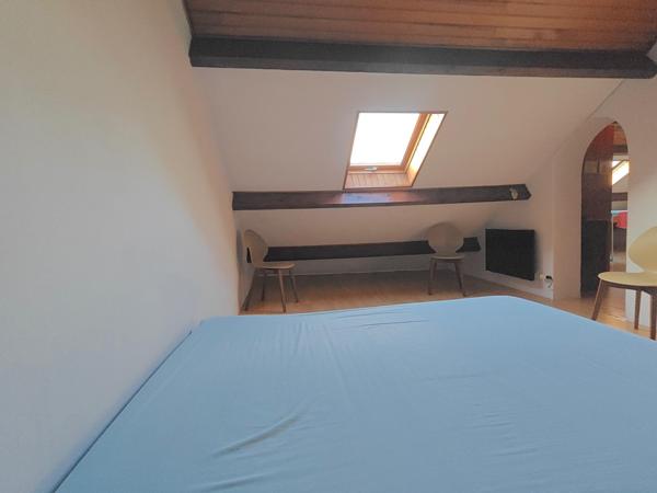 A Varennes-Jarcy : Maison familiale 6 pièces - 142 m² habitables - Terrain de 800 m², sous-sol total, cheminée et combles aménagées