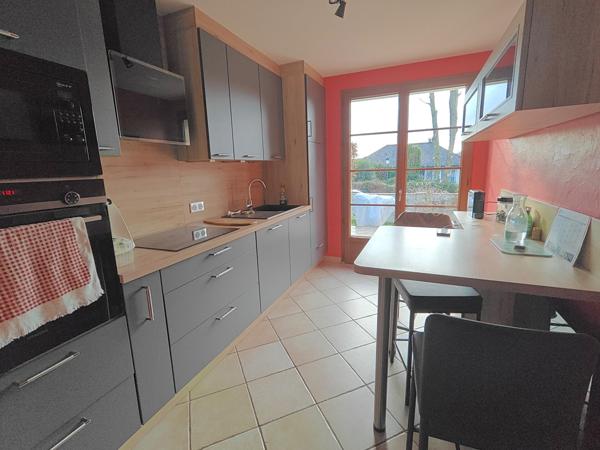 A Varennes-Jarcy : Maison familiale 6 pièces - 142 m² habitables - Terrain de 800 m², sous-sol total, cheminée et combles aménagées