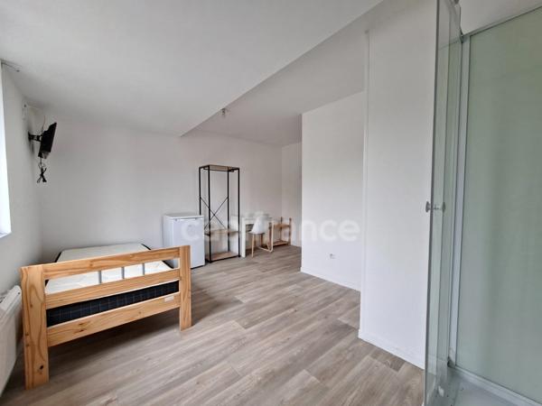 Chambre 14 m² avec salle d'eau et WC privatifs – Colocation meublée – 420 € CC – Roubaix