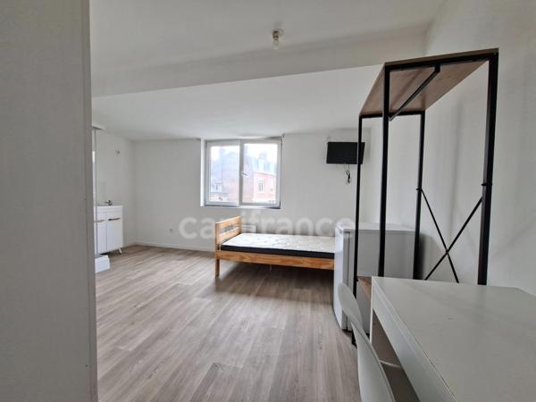 Chambre 14 m² avec salle d'eau et WC privatifs – Colocation meublée – 420 € CC – Roubaix