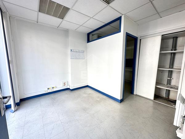 PAU  centre- Local commercial 107 m² (Murs)