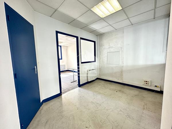 PAU  centre- Local commercial 107 m² (Murs)