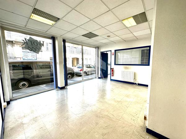 PAU  centre- Local commercial 107 m² (Murs)