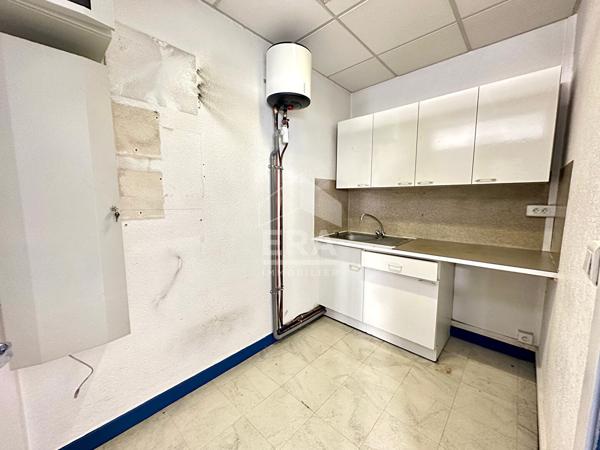 PAU  centre- Local commercial 107 m² (Murs)