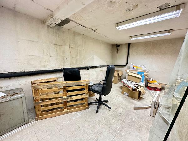 PAU  centre- Local commercial 107 m² (Murs)