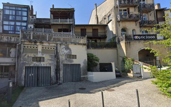 Immeuble de 400m2 + 2 garages