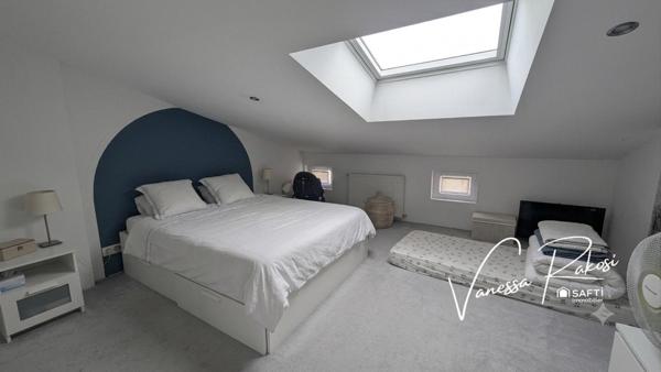 À Saintes, secteur Saint-Vivien, maison en pierre rénovée de 115 m² avec jardin, terrasse, cave et dépendance.