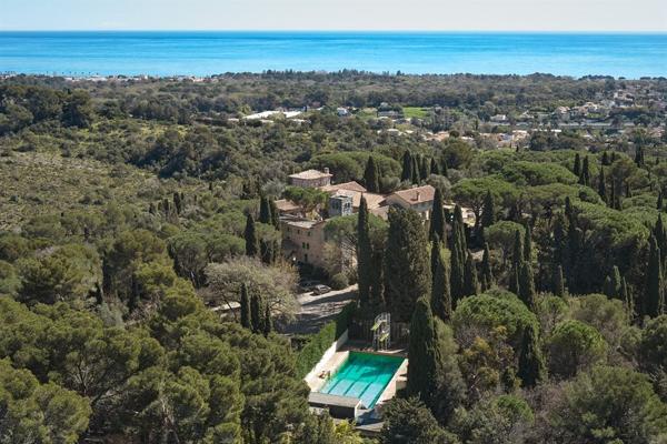 Vente Château Biot 39 Pièces 2851 m²