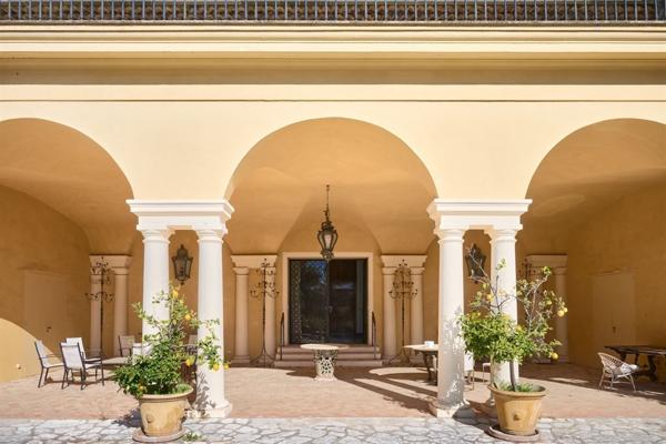 Vente Château Biot 39 Pièces 2851 m²