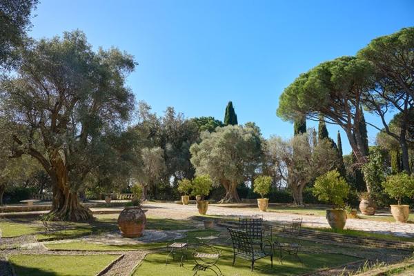 Vente Château Biot 39 Pièces 2851 m²