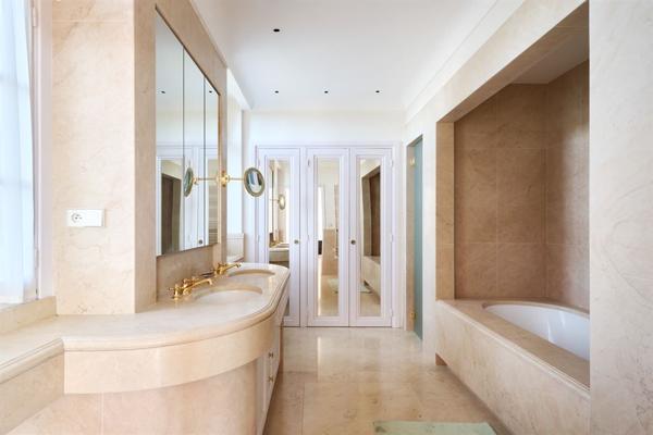 Vente Château Biot 39 Pièces 2851 m²