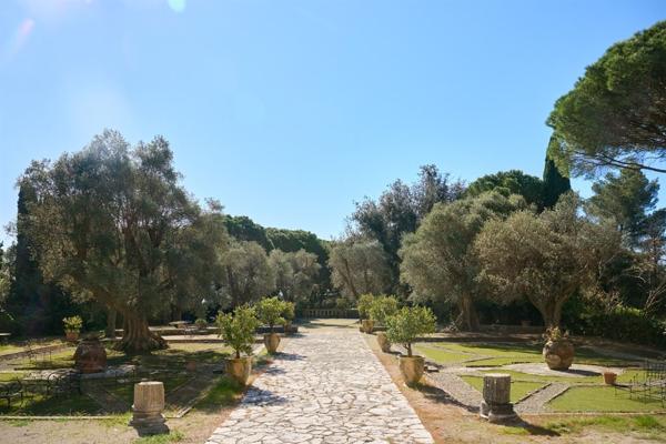 Vente Château Biot 39 Pièces 2851 m²