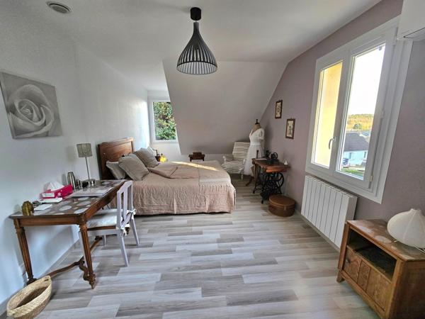Maison intergénérationnelle aux beaux volumes et au calme.