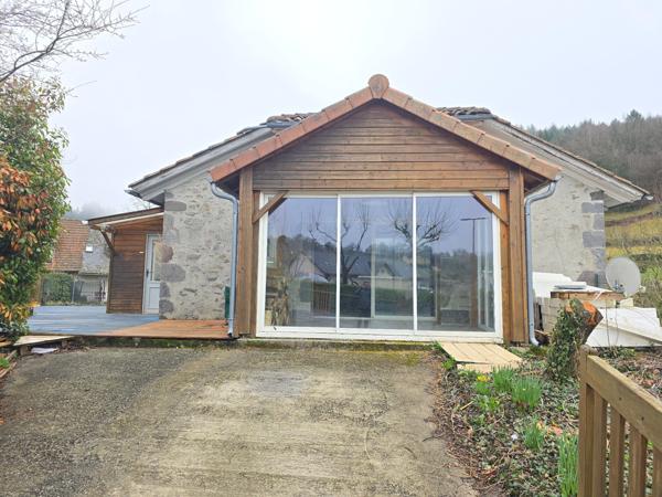 Grange rénovée et aménagée en maison d'habitation  4 chambres proche du golf de Vézac