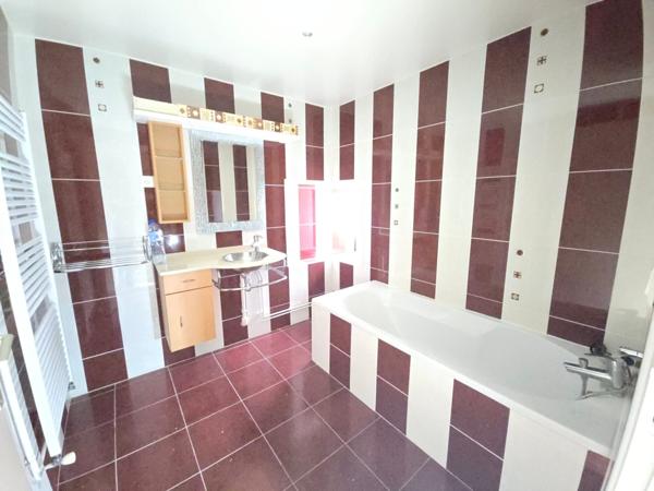 Grange rénovée et aménagée en maison d'habitation  4 chambres proche du golf de Vézac