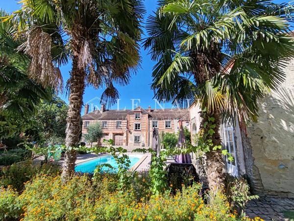 Belle demeure du XVIIIe siècle avec son parc de 1,6 hectares aux portes de Paris