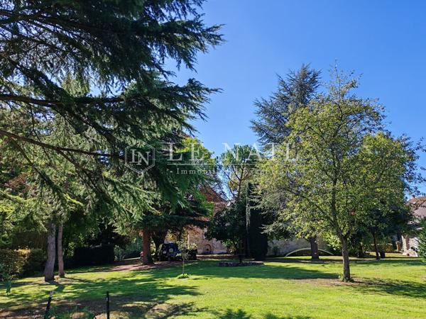 Belle demeure du XVIIIe siècle avec son parc de 1,6 hectares aux portes de Paris