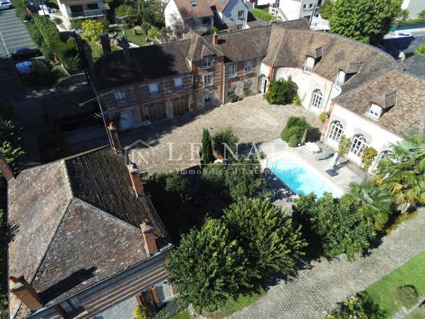 Belle demeure du XVIIIe siècle avec son parc de 1,6 hectares aux portes de Paris