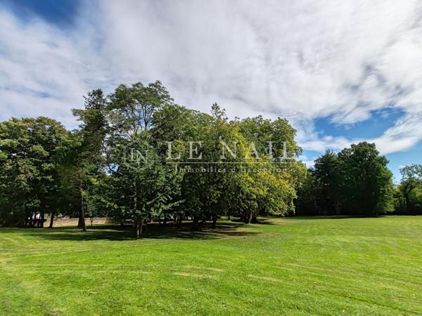 Belle demeure du XVIIIe siècle avec son parc de 1,6 hectares aux portes de Paris