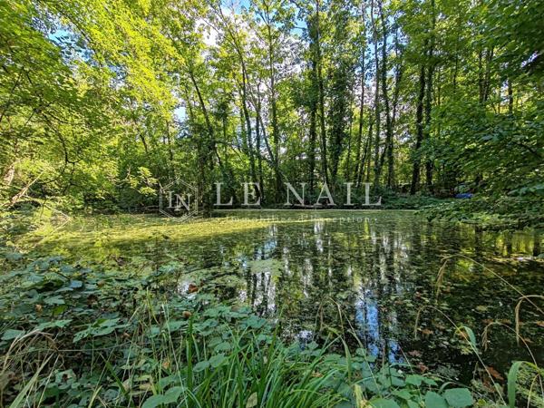 Belle demeure du XVIIIe siècle avec son parc de 1,6 hectares aux portes de Paris