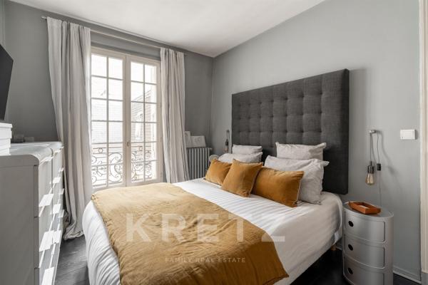 Paris 8e – Dernier étage avec balcon filant - Traversant - Lumineux - Calme