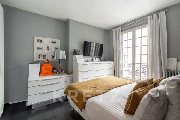 Paris 8e – Dernier étage avec balcon filant - Traversant - Lumineux - Calme