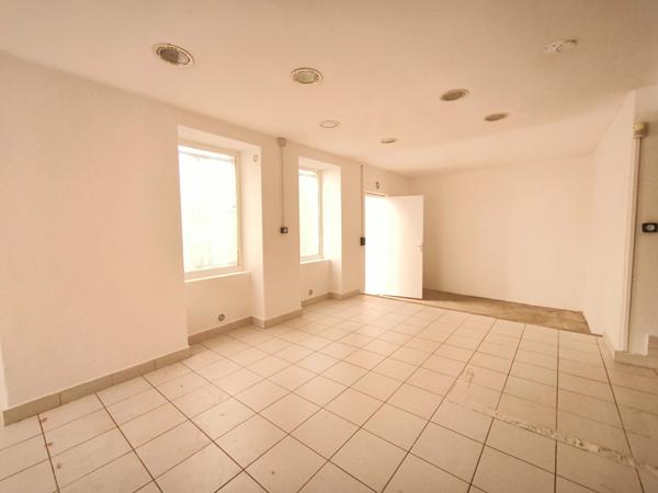 Rive de Gier petit immeuble entièrement rénové de 2 lots