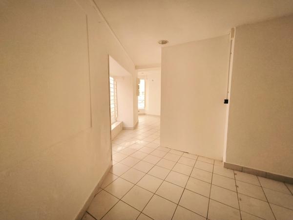 Rive de Gier petit immeuble entièrement rénové de 2 lots