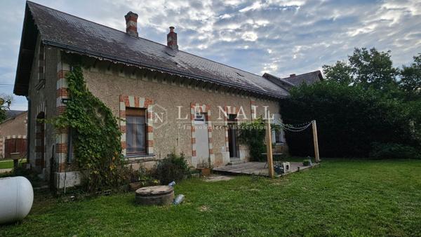 Château du XIXe siècle avec ses dépendances sur 14 hectares en Anjou