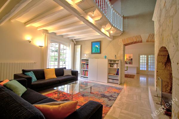 CASTELCULIER - Maison de campagne en pierre de 290 m² avec jardin, piscine, dépendances et un étang sur un terrain d'environ 9200 m²