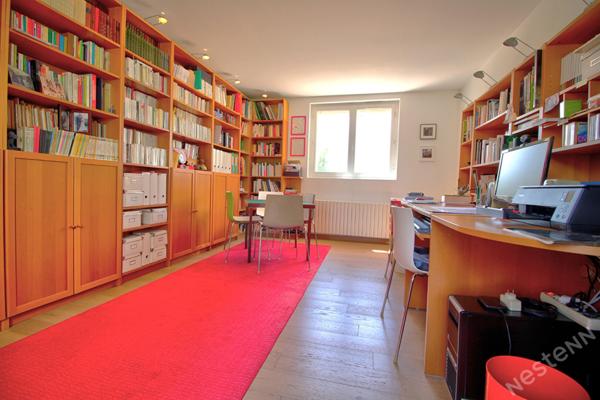 CASTELCULIER - Maison de campagne en pierre de 290 m² avec jardin, piscine, dépendances et un étang sur un terrain d'environ 9200 m²