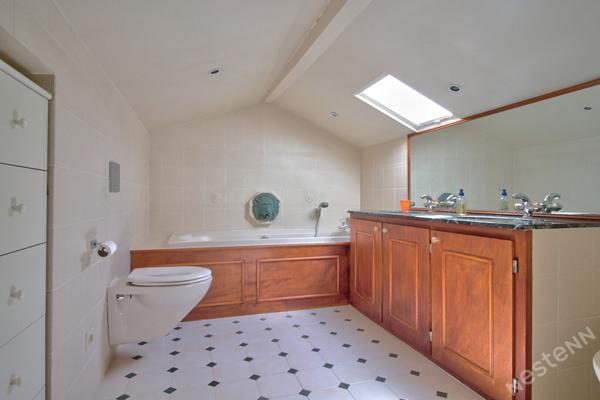 CASTELCULIER - Maison de campagne en pierre de 290 m² avec jardin, piscine, dépendances et un étang sur un terrain d'environ 9200 m²