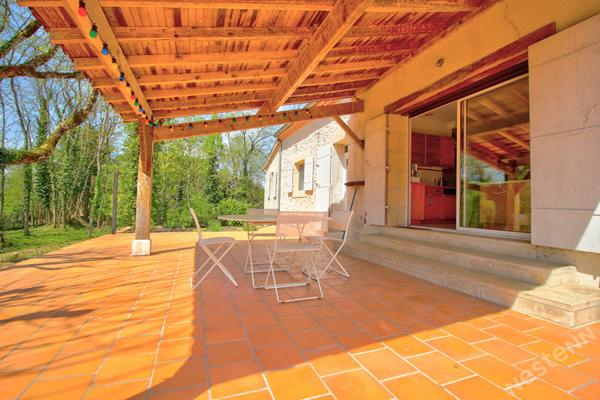 CASTELCULIER - Maison de campagne en pierre de 290 m² avec jardin, piscine, dépendances et un étang sur un terrain d'environ 9200 m²