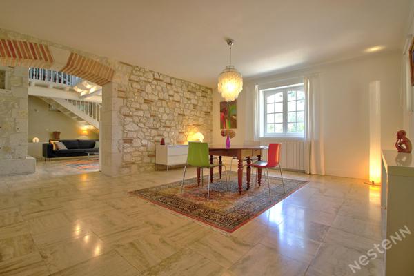 CASTELCULIER - Maison de campagne en pierre de 290 m² avec jardin, piscine, dépendances et un étang sur un terrain d'environ 9200 m²