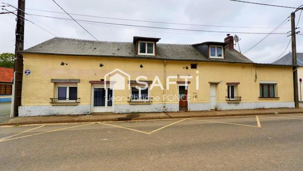 Grande maison de village avec beaux volumes avec ancien comptoir de café
