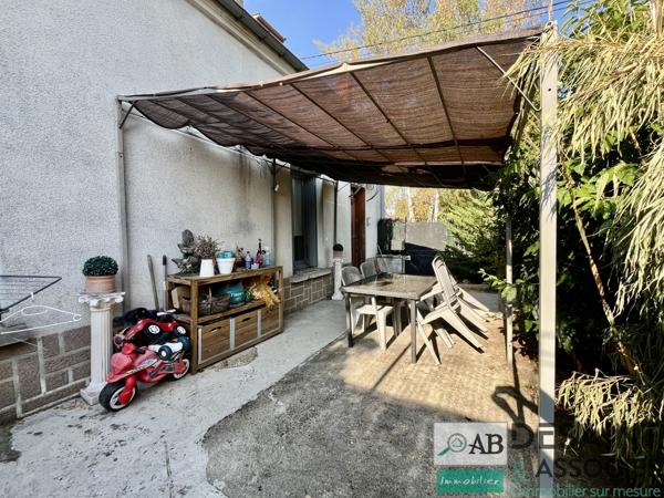 COULOMMIERS, MAISON AVEC 3 CHAMBRES, BUREAU. JARDIN ET TERRASSE Coulommiers (77120)