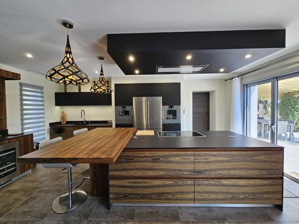 Saint-Saturnin-lès-Apt (84490) Luberon, Saint Saturnin les Apt , belle maison récente de plain pied de 170 m² avec terrain.