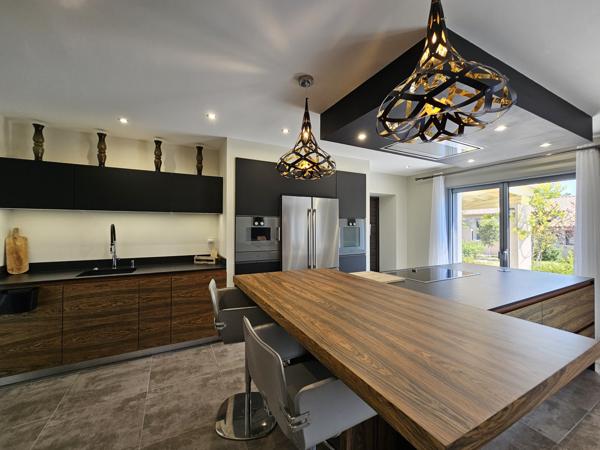 Saint-Saturnin-lès-Apt (84490) Luberon, Saint Saturnin les Apt , belle maison récente de plain pied de 170 m² avec terrain.