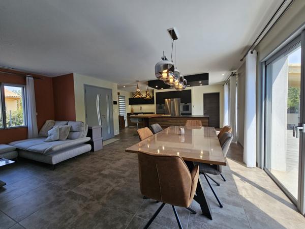 Saint-Saturnin-lès-Apt (84490) Luberon, Saint Saturnin les Apt , belle maison récente de plain pied de 170 m² avec terrain.