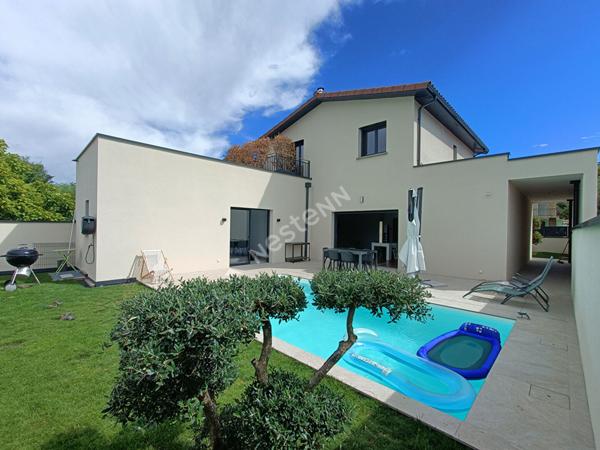 Maison moderne de grand standing de type 5 avec piscine et sous-sol complet