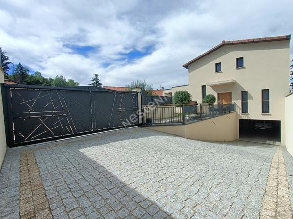 Maison moderne de grand standing de type 5 avec piscine et sous-sol complet