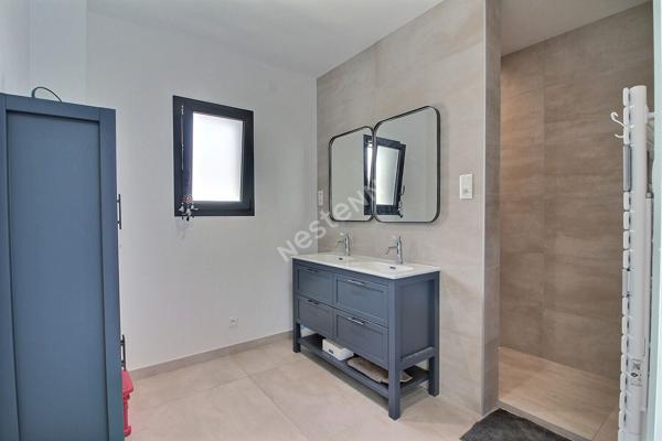 Maison moderne de grand standing de type 5 avec piscine et sous-sol complet