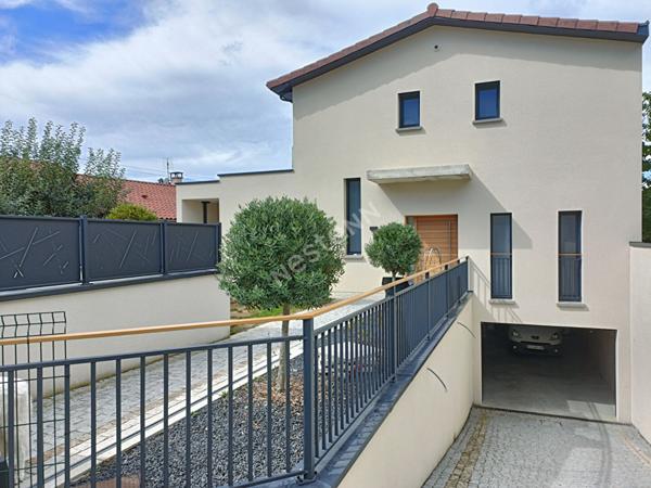 Maison moderne de grand standing de type 5 avec piscine et sous-sol complet