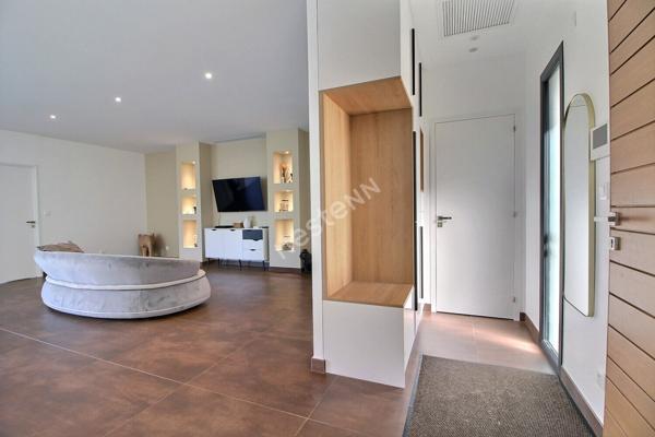 Maison moderne de grand standing de type 5 avec piscine et sous-sol complet